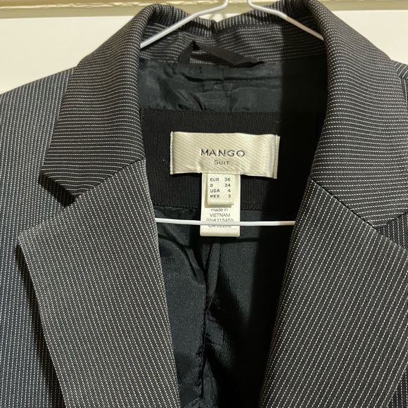 Navy pinstriped blazer - Picture 2 of 2